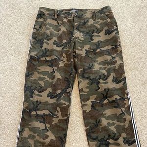 Abercrombie and Fitch women’s camo annie high rise ankle straight pants